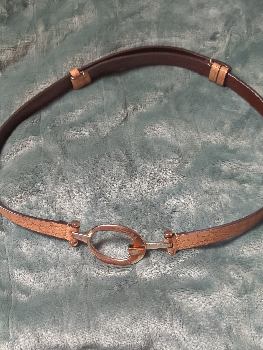 38-Brown Womens Fashion Belt with Oval Buckle. Small. Pre-loved